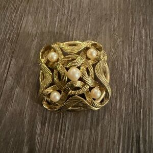 Elegant Gold and Pearl Brooch